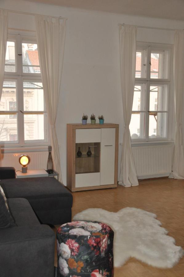 Appartement Wunderschone Altbauwohnung In Zentraler Lage *