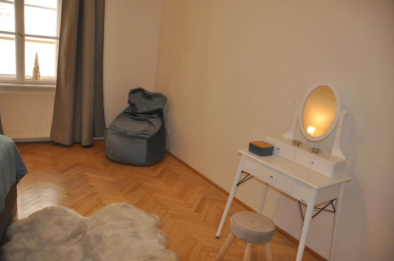 Wunderschone Altbauwohnung In Zentraler Lage Appartement *