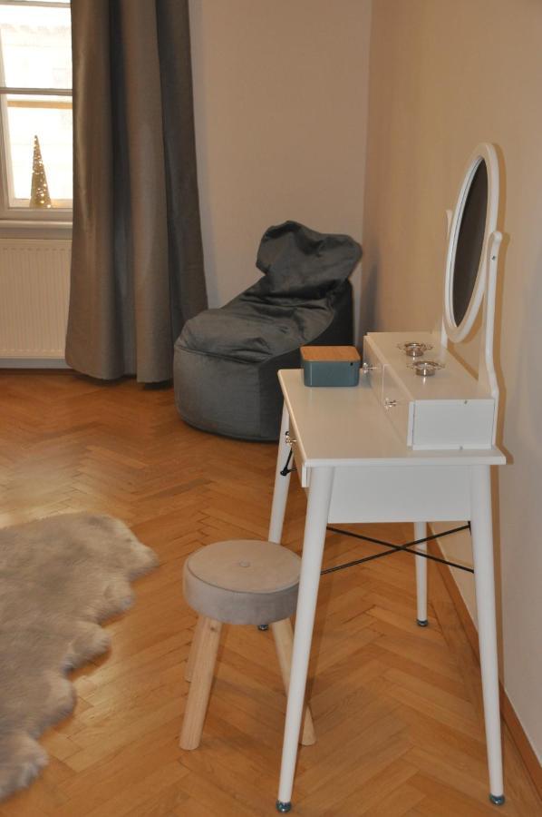 Wunderschone Altbauwohnung In Zentraler Lage Appartement *